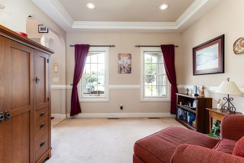 The Domer Den 3BR 3BA Home Close to ND Campus Apartment in South Bend