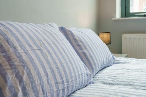 Belfast City Centre 2 Bedroom Apartment Sleeps 7 Free Private Parking Apartment in Belfast