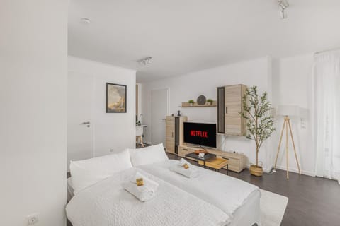 Bed, TV and multimedia, Living room, Photo of the whole room, towels