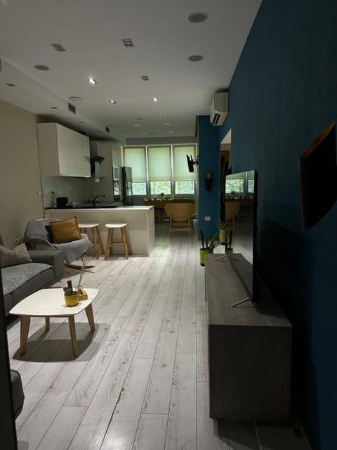 TV and multimedia, Kitchen or kitchenette, Living room, Seating area, minibar