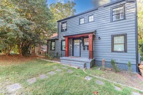 2 Min walk to Pullman Yards Serial Killer Exhibit House in Druid Hills