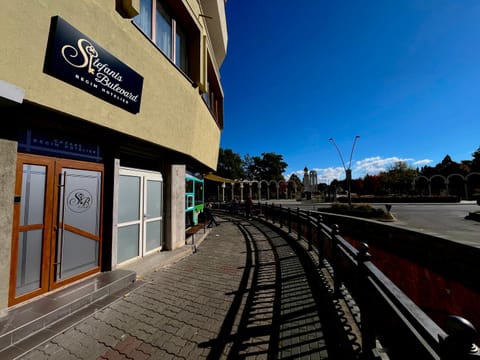 Property building, Day, Street view