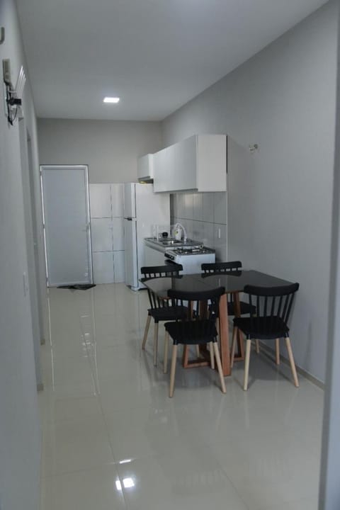 Kitchen or kitchenette, Dining area, minibar, oven, pet friendly, stove