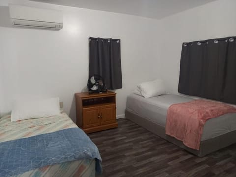 Sleeps 10 - 4BR - 2BA - 2 King 4 Twin - Near - WEC Silver Springs Zipline House in Florida