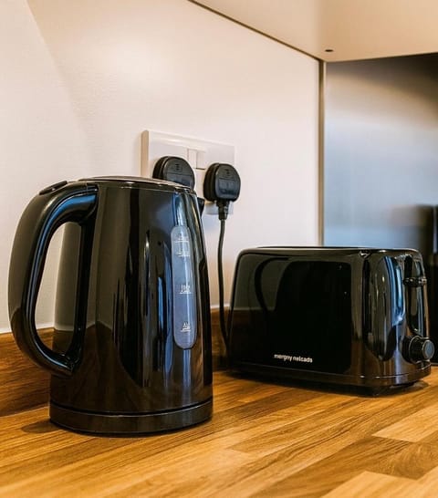 New York Luxe & Free Onsite Parking Apartment in Bradford