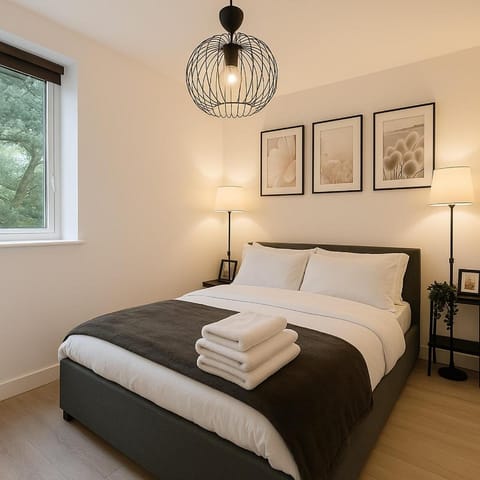 New York Luxe & Free Onsite Parking Apartment in Bradford