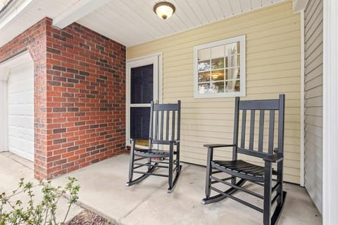 Queen Kelsey - mins from Credit One - pet friendl House in Mount Pleasant