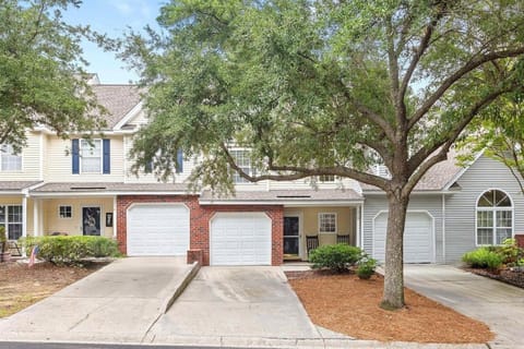 Queen Kelsey - mins from Credit One - pet friendl House in Mount Pleasant