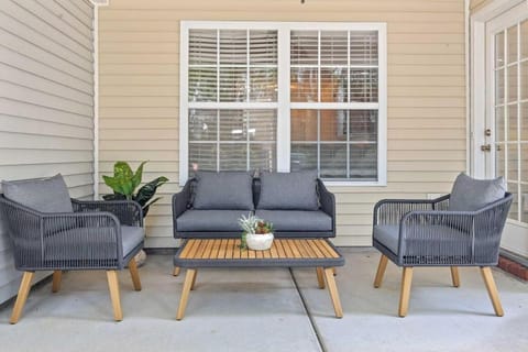 Queen Kelsey - mins from Credit One - pet friendl House in Mount Pleasant