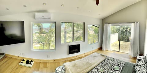 Bed, TV and multimedia, Bedroom, air conditioner