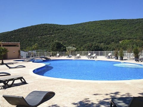 Mobil home 6 pers avec terrasse - API-1-52-222 Campground/ 
RV Resort in Provence-Alpes-Côte d'Azur