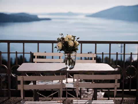 View (from property/room), Balcony/Terrace, Lake view