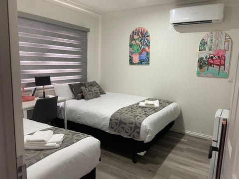 Bed, Living room, Photo of the whole room, Bedroom