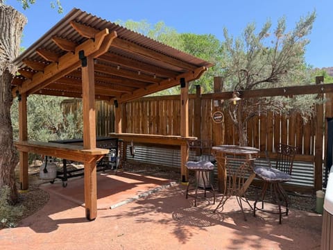 Kenzie's Cottage - Downtown, Hot Tub Country House in Moab