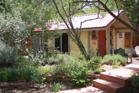 Kenzie's Cottage - Downtown, Hot Tub Country House in Moab