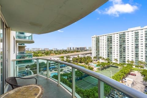 SUNNY ISLES 4BR Pool & Beach Access Apartment in Sunny Isles Beach
