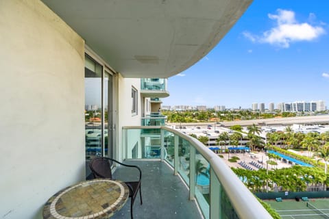SUNNY ISLES 4BR Pool & Beach Access Apartment in Sunny Isles Beach