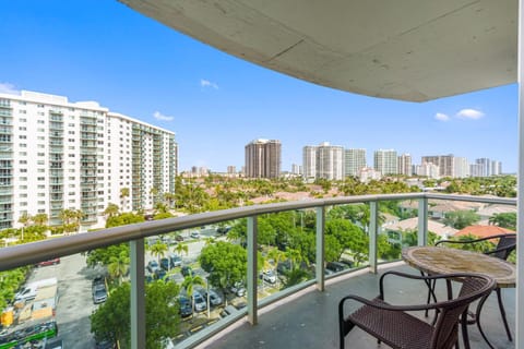 SUNNY ISLES 4BR Pool & Beach Access Apartment in Sunny Isles Beach