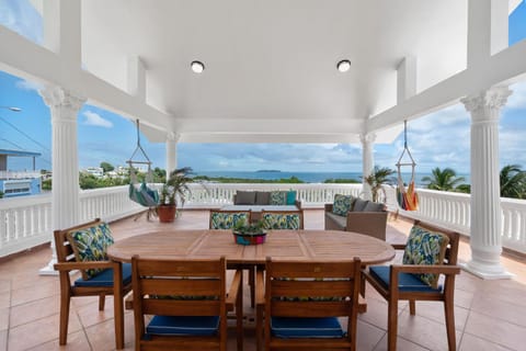 Natural landscape, View (from property/room), Balcony/Terrace, Seating area, Dining area, Sea view