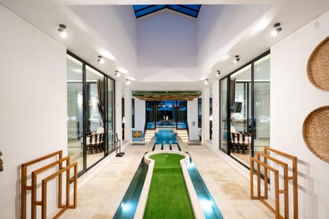 Property building, Living room, Decorative detail, Entertainment, internet