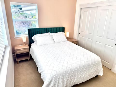 SunlightStays Burlingame Apartment in Burlingame