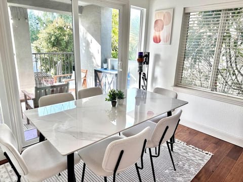 SunlightStays Burlingame Apartment in Burlingame