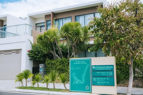 Property building, Day, Street view