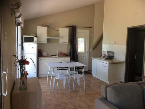 Maison La Lambrusque House in Besse-sur-Issole