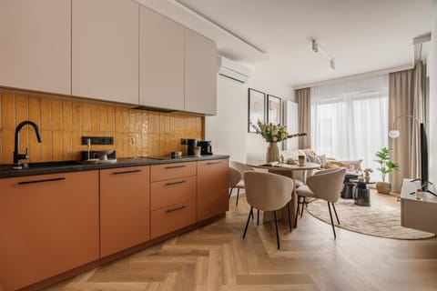 Coffee/tea facilities, Kitchen or kitchenette, Living room, Seating area, Dining area, stove