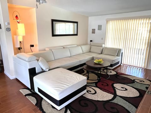 Living room, Photo of the whole room, Seating area