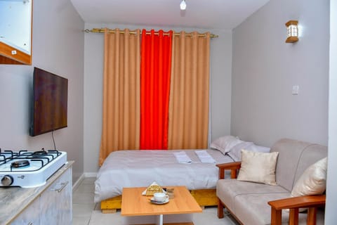 TV and multimedia, Photo of the whole room, Dining area, Bedroom
