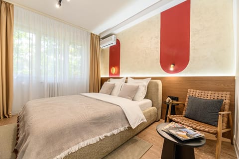 Bed, Photo of the whole room, Seating area, Bedroom, air conditioner