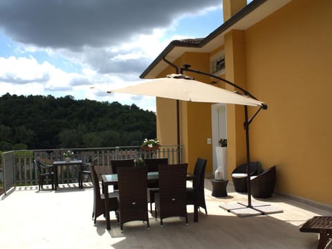 Natural landscape, Balcony/Terrace, Dining area