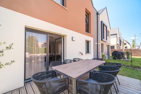 Patio, Dining area