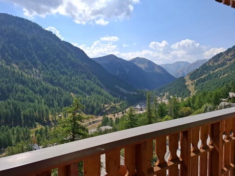 Balcony/Terrace, Mountain view