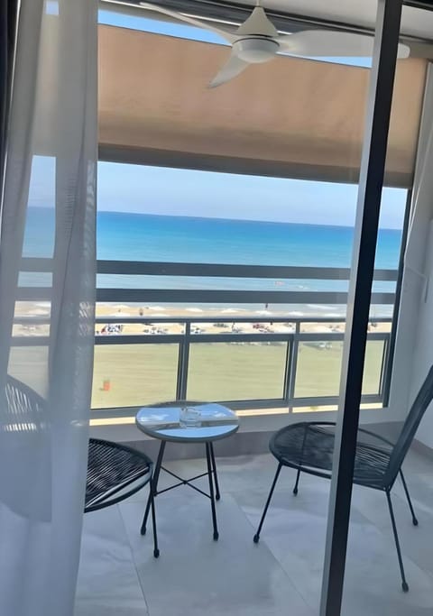 Day, Natural landscape, Balcony/Terrace, Beach, Sea view