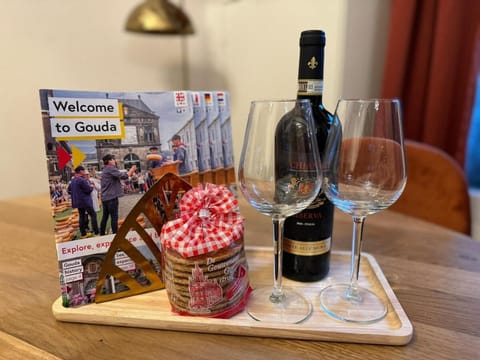 Gouda city center apartment with private garden and 2 bicycles Apartment in Gouda