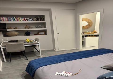 Bed, Library, TV and multimedia, Living room, Bedroom, Lunch