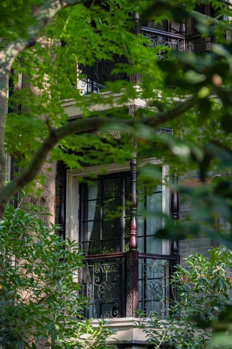 Property building, Spring, Day, Natural landscape, Garden, Balcony/Terrace, Garden view