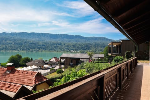 View (from property/room), Balcony/Terrace, Lake view