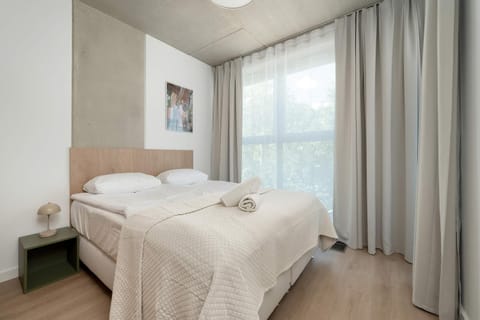 Bed, towels