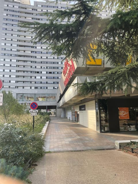 Appartement stunning view Paris Apartment in Courbevoie