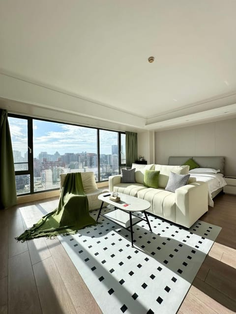 Bed, TV and multimedia, Photo of the whole room, Seating area, Bedroom