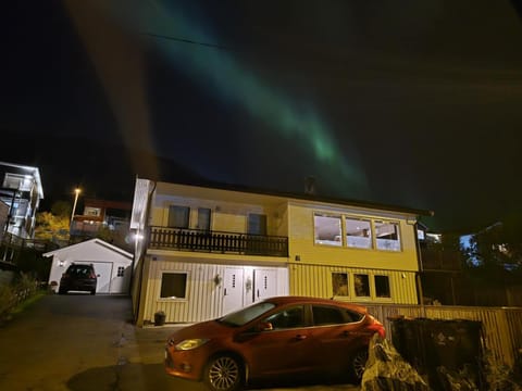 Modern Luxury Villa- Free parking Apartment in Tromso