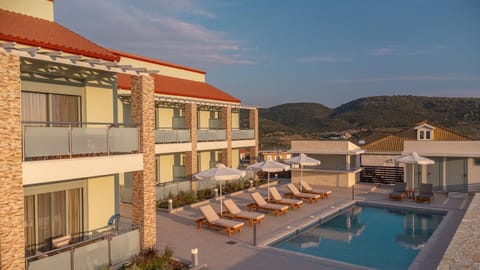 Property building, Swimming pool