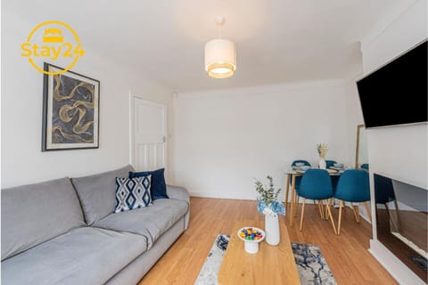 Surrey Suite Apartment in Wallasey