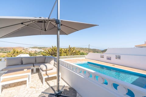 Patio, Day, View (from property/room), Balcony/Terrace, Pool view, Swimming pool, sunbed