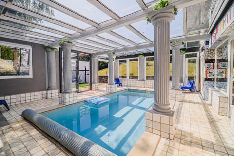 Swimming pool, Swimming pool