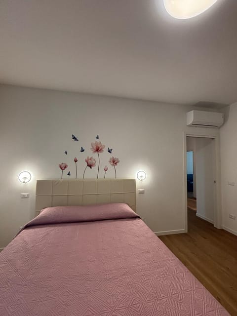 Oksy House Free Parking and Tram to Venice at 1 minute Apartment in Venice