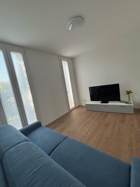 Oksy House Free Parking and Tram to Venice at 1 minute Apartment in Venice